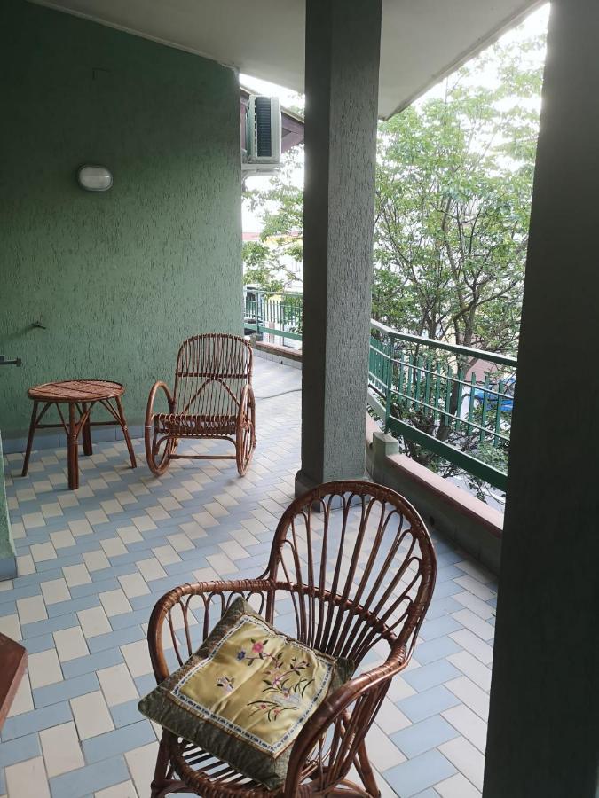 Assueli B&B Асемини Екстериор снимка